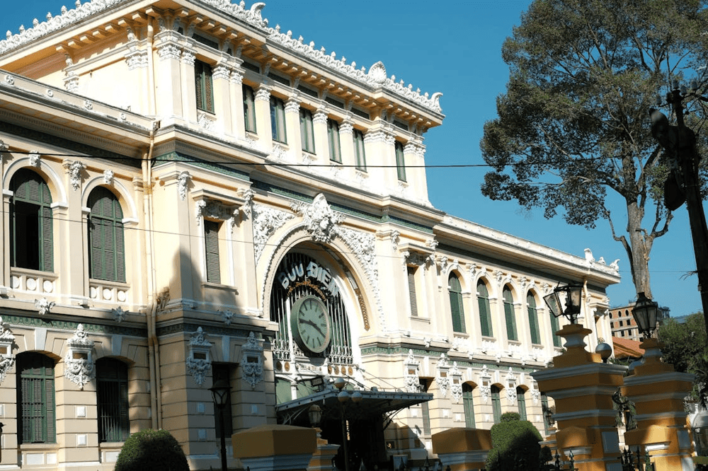 The vintage architecture of the post office evokes nostalgia for a bygone era (Source: Pexels)